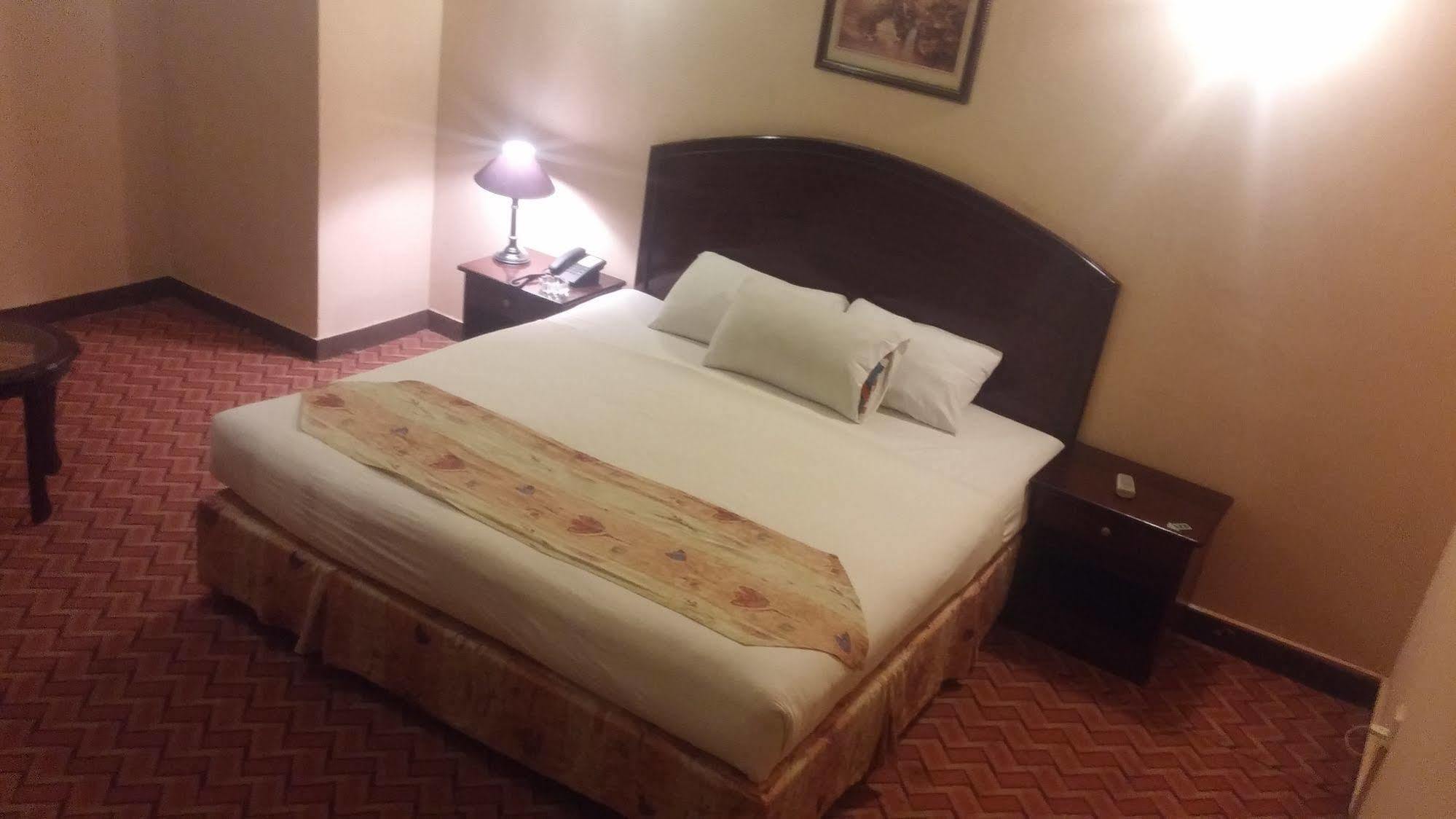 Hotel Crown Inn Karachi Exterior foto